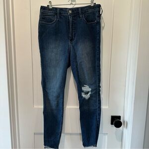 Like new Hollister ultra high rise super skinny jeans. Size 11 short